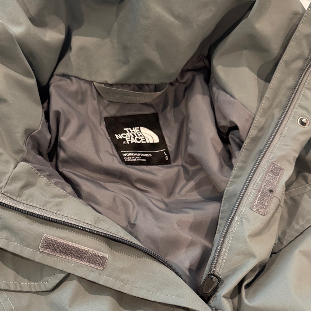 Woman’s North Face rain Jacket - Picture 5 of 14